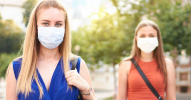 Koronavírus: elkaszálták a maszk- és oltásellenesek népszavazását