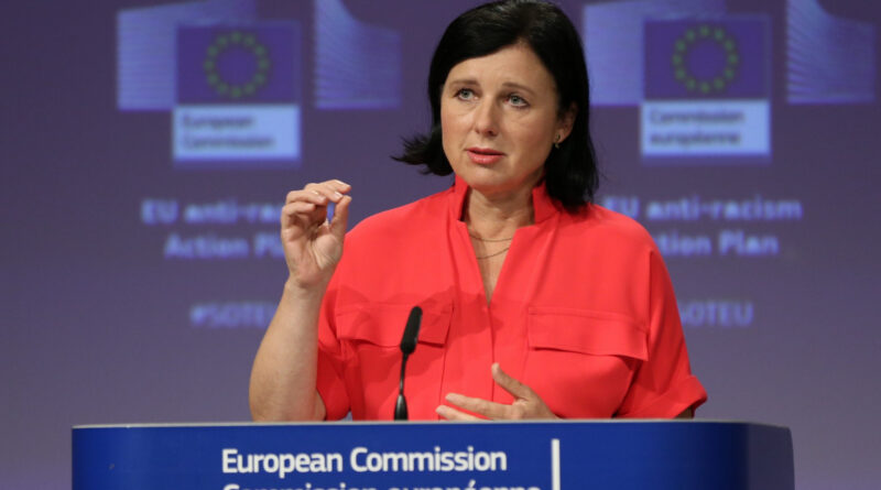 Azonnali lemondásra szólította fel Varga Judit a jogállamisági jelentésen dolgozó uniós biztost
