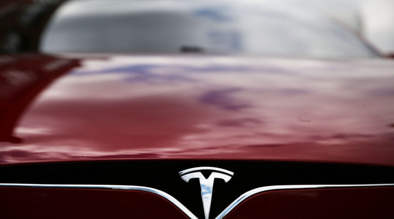 Már a hitelminősítő is pozitívabb, javult a Tesla besorolása