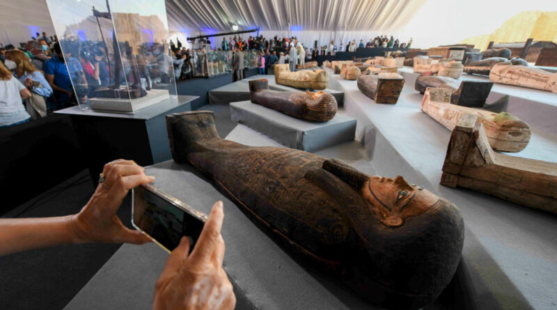 Több mint 100 érintetlen szarkofágot találtak Egyiptomban