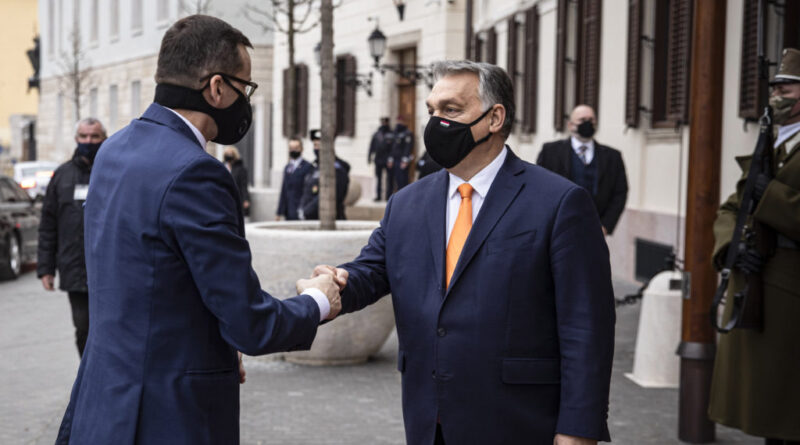 Az Európai Bizottság szerint nem verték át Orbánt és Morawieckit