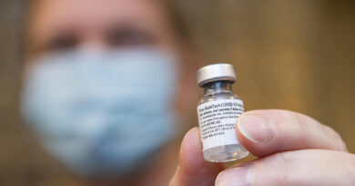 A tesztek során placebóval beoltott jelentkezők is megkapják a Pfizer-BioNTech-vakcinát