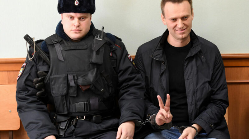 Navalnij irodáiban és lakásában razziáztak az orosz rendőrök