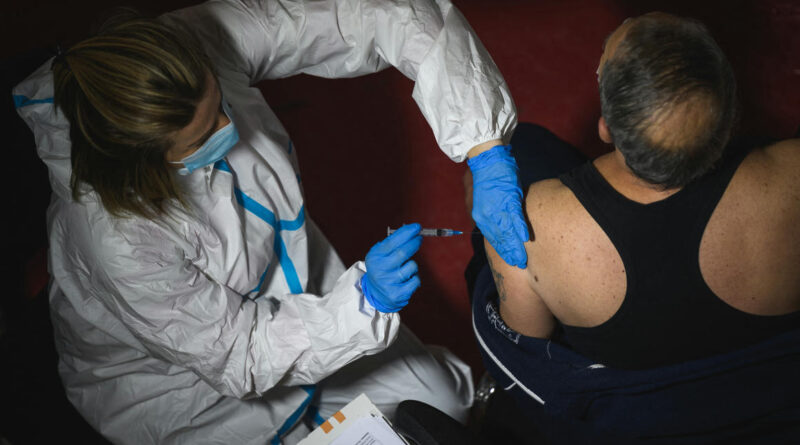 Tévedésből előbb a Pfizerrel, aztán a Sinopharm vakcinájával oltottak be egy szerb férfit