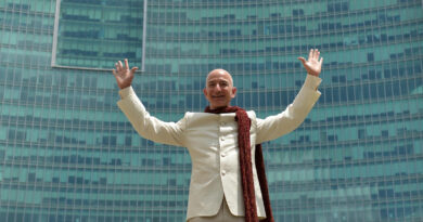 Még mindig Jeff Bezos a leggazdagabb a Forbes milliárdos-toplistáján, Mészáros Lőrinc a 2035. helyen áll