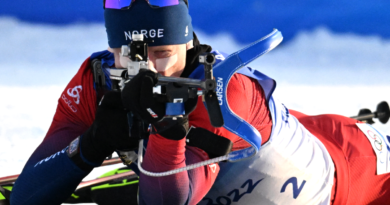 Téli olimpia: történelmi aranyat szerzett a norvég sílövő