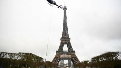 Így szereltek új rádióantennát az Eiffel-torony csúcsára – videó