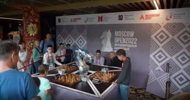 Bizonytalan a fiú ujját eltörő orosz sakkrobot jövője