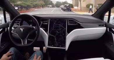 Ijesztő hibákat vétett az önvezető Tesla a videós teszt közben