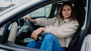 A nők vagy a férfiak a jobb sofőrök? Mutatjuk a számokat, amik nem hazudnak