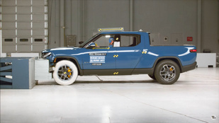 A Rivian R1T elektromos pickup elnyerte a legmagasabb szintű biztonsági díjat