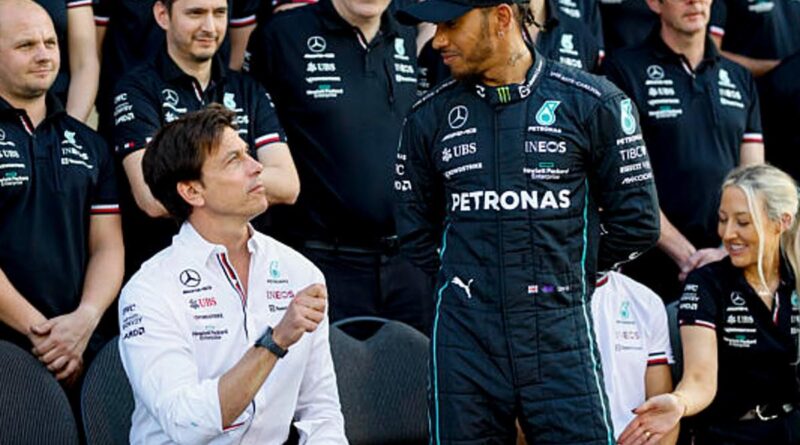 F1: főnöke rászólt Hamiltonra; még a kiesőt is meg akarták büntetni Spielbergben