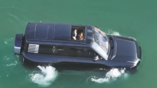 Nem vicc: a BYD új luxus SUV-je úszni is tud