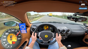 Így szól egy V8-as Ferrari padlógázon
