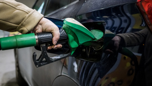 Hivatalos: 41,3 forinttal drágul a gázolaj és a benzin januártól