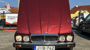 Nem hiszel a szemednek, olyan ez a Budapesten fotózott Jaguar XJ Daimler 4.0 (1991) – Jaguar XJ Daimler 4.0 (1991)