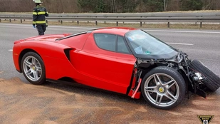 Összetört egy Ferrari Enzo Németországban