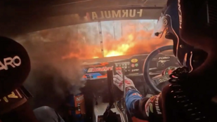 Pár másodperc és lángokban minden – Formula Drift belső videó egy kigyulladásról